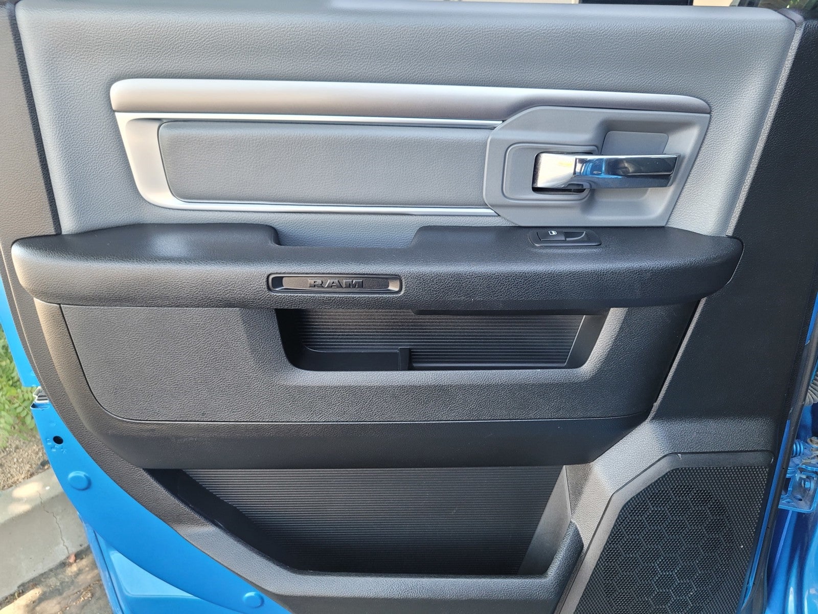 2022 RAM 1500 Classic SLT 4x2 Crew Cab 5'7" Box