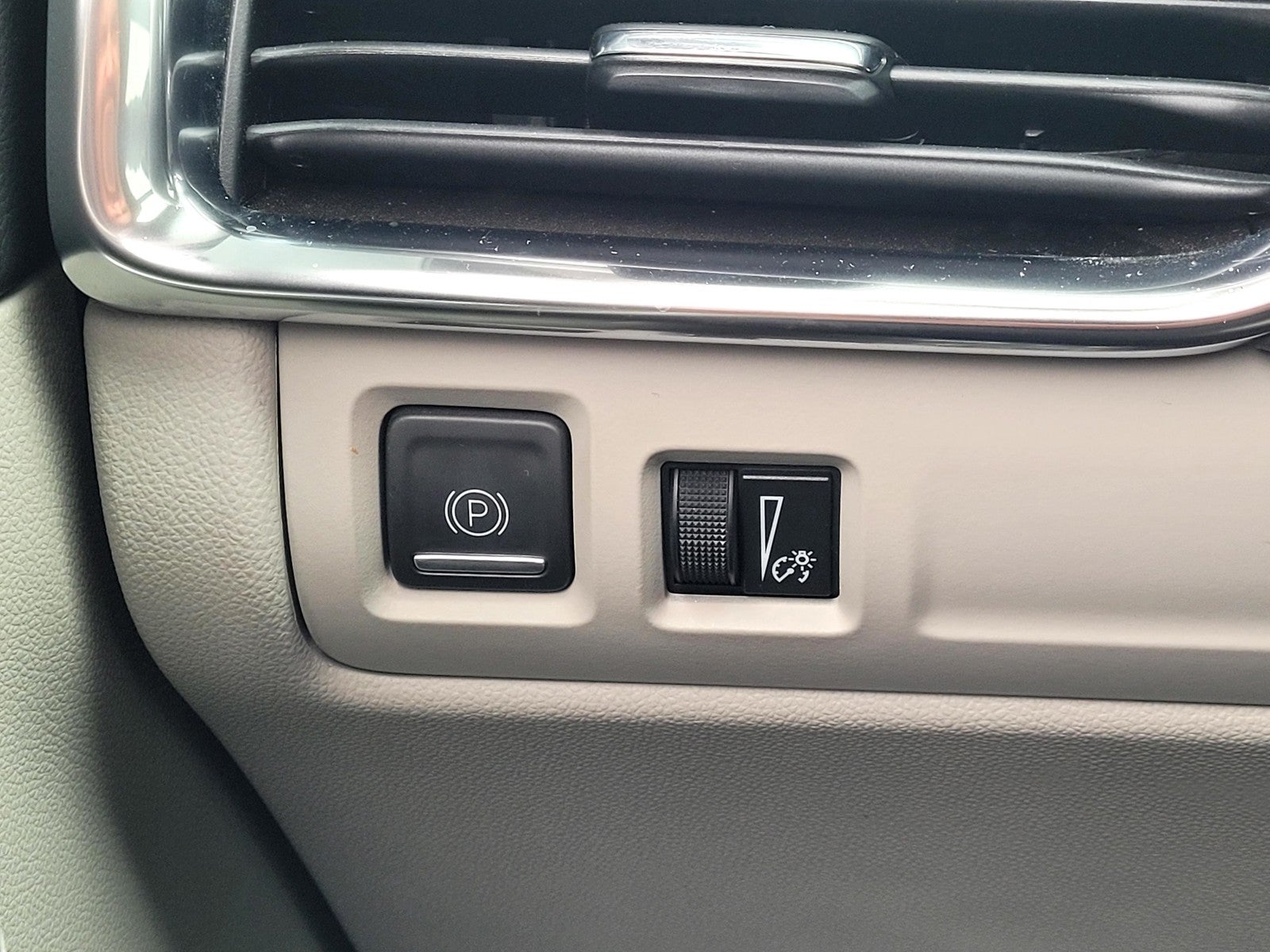 2023 Cadillac XT4 AWD 4dr Premium Luxury