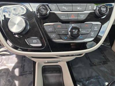 2024 Chrysler Pacifica Touring L FWD