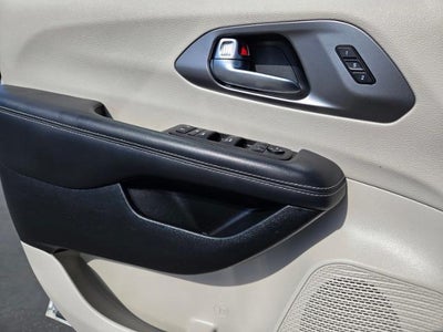 2023 Chrysler Pacifica Touring L FWD