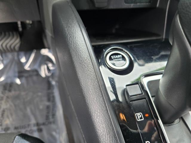 2025 Nissan Versa SV CVT