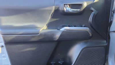 2019 Toyota Tacoma 4WD 4WD TRD Off Road Double Cab 5' Bed V6 MT (Natl)